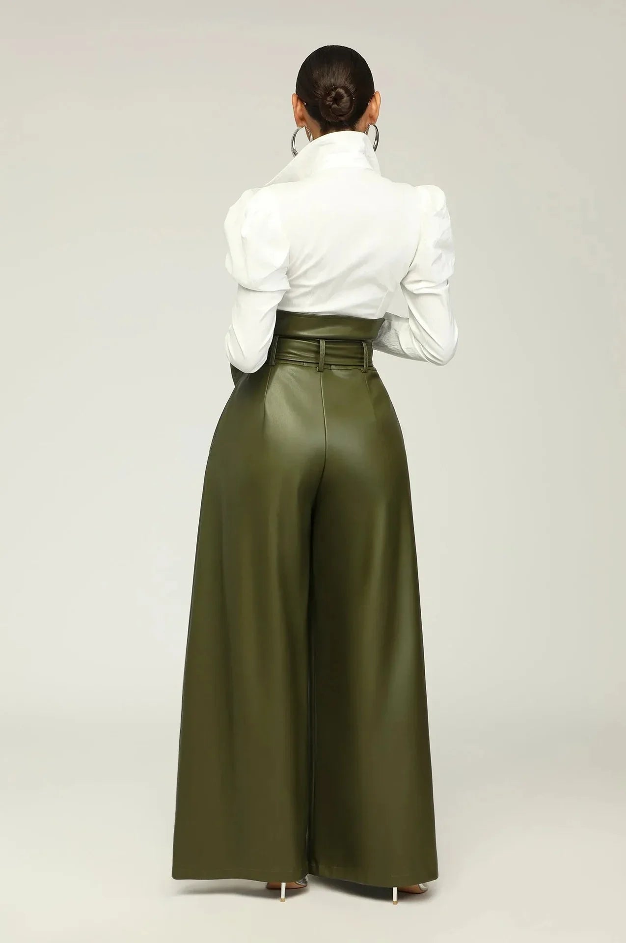LINARA | Hohe Taille Hose mit Gürtel, seitlichem Reißverschluss