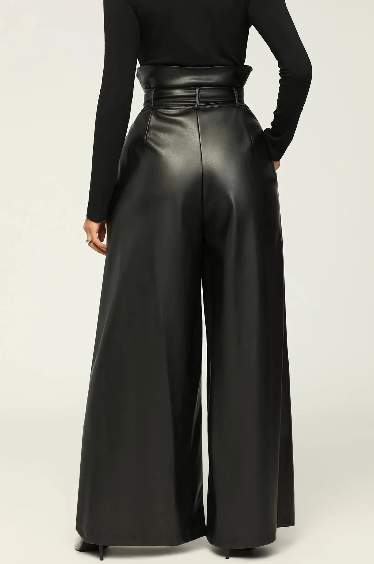 LINARA | Hohe Taille Hose mit Gürtel, seitlichem Reißverschluss